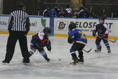 Юные рязанские хоккеисты на «Золотой шайбе» стартовали с крупной победы